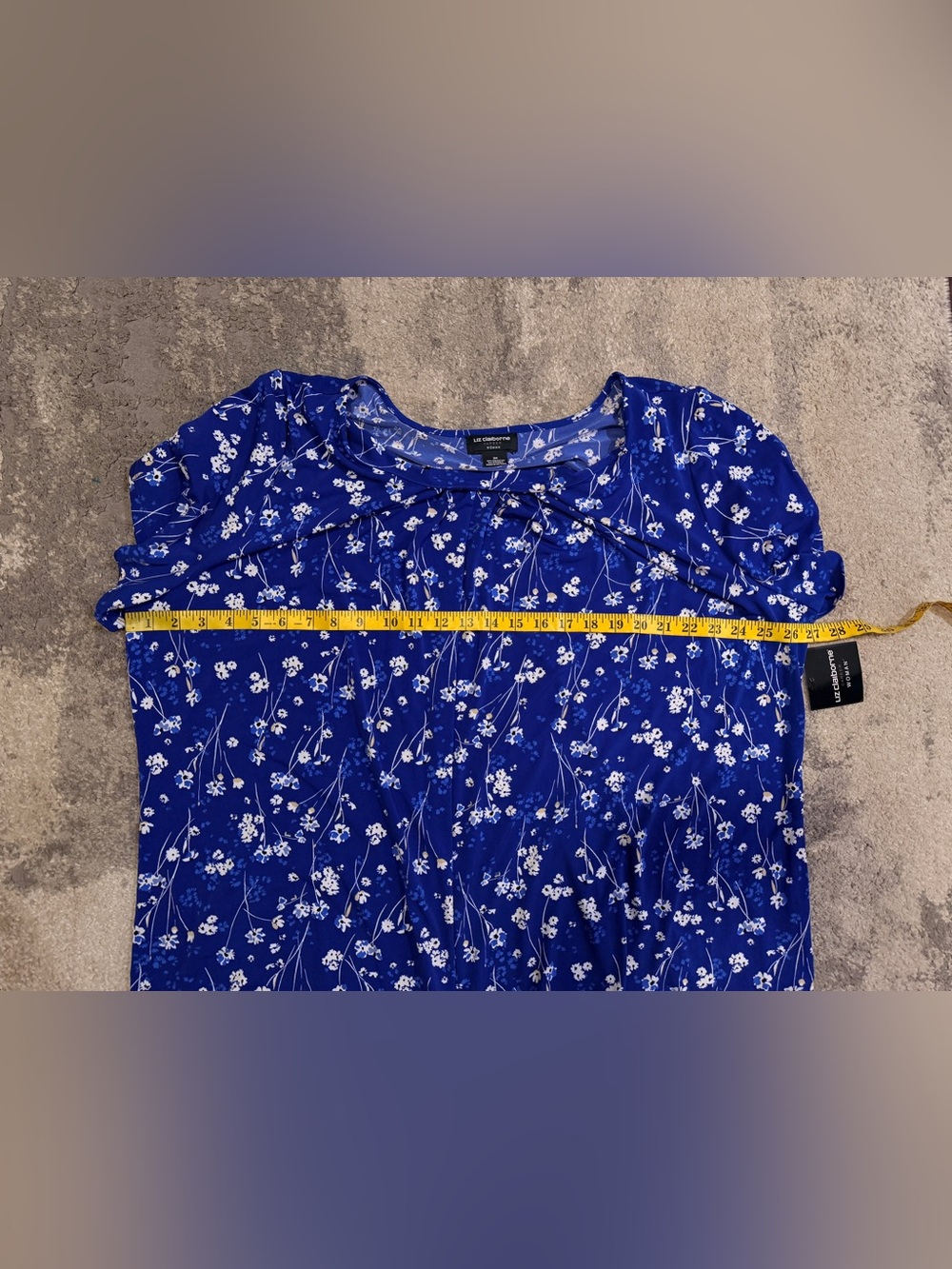 NWT Plus Size Liz Claiborne Royal Blue Floral Short Sleeve Blouse - Picture 4 of 5